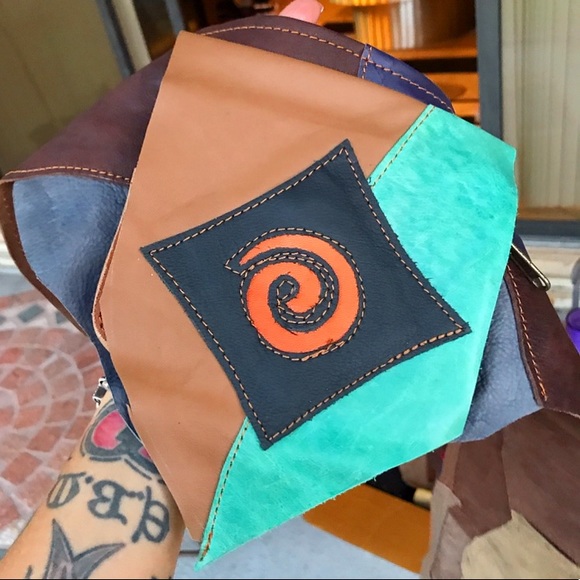 Genuine color leather swirl fanny pack design - Picture 4 of 8